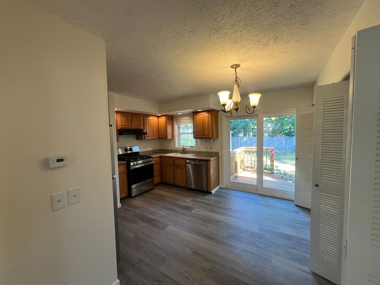 1600 Crescent St - Photo 4 of 11