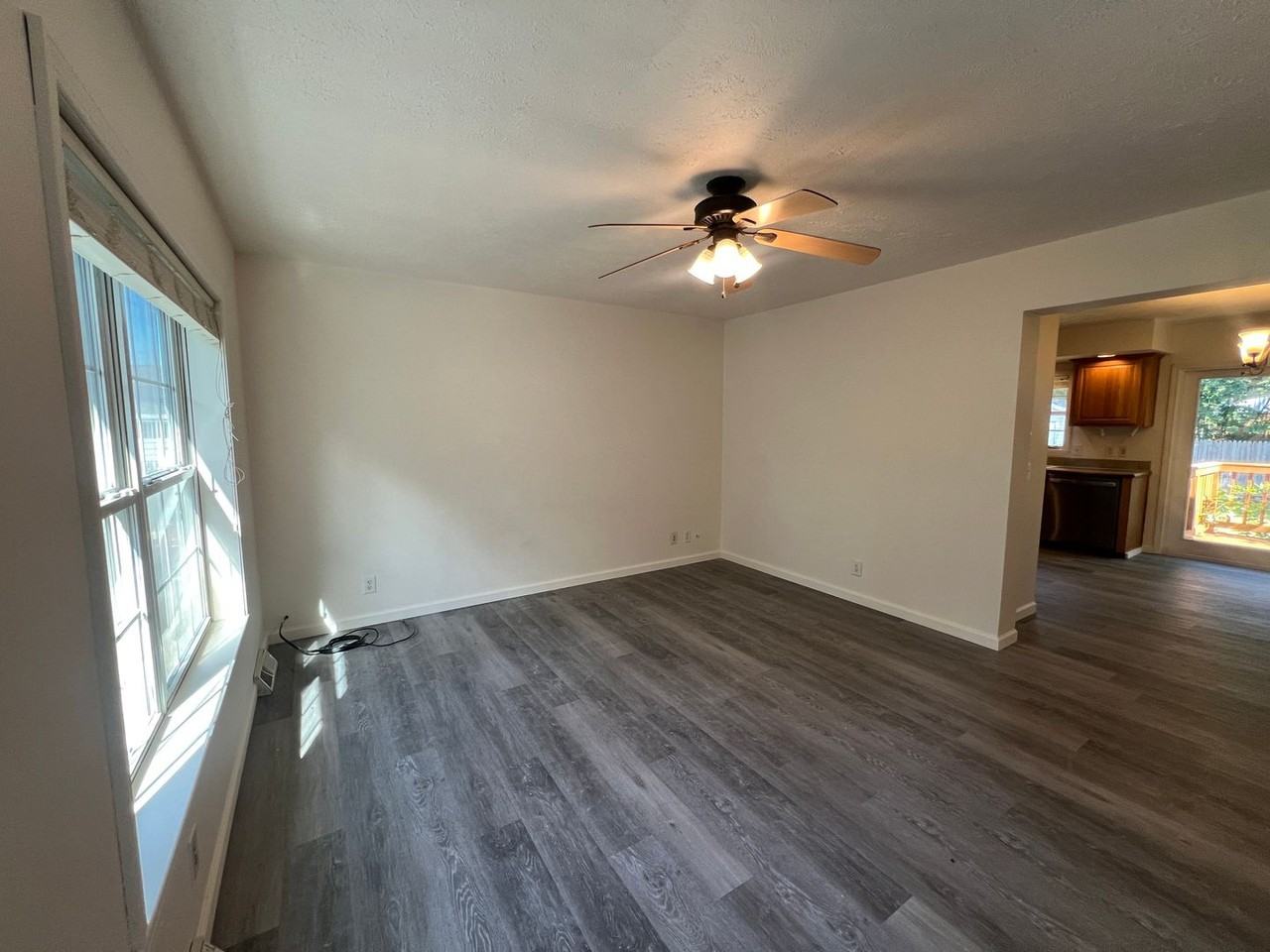 1600 Crescent St - Photo 5 of 11