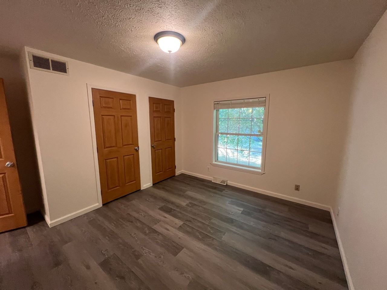 1600 Crescent St - Photo 7 of 11