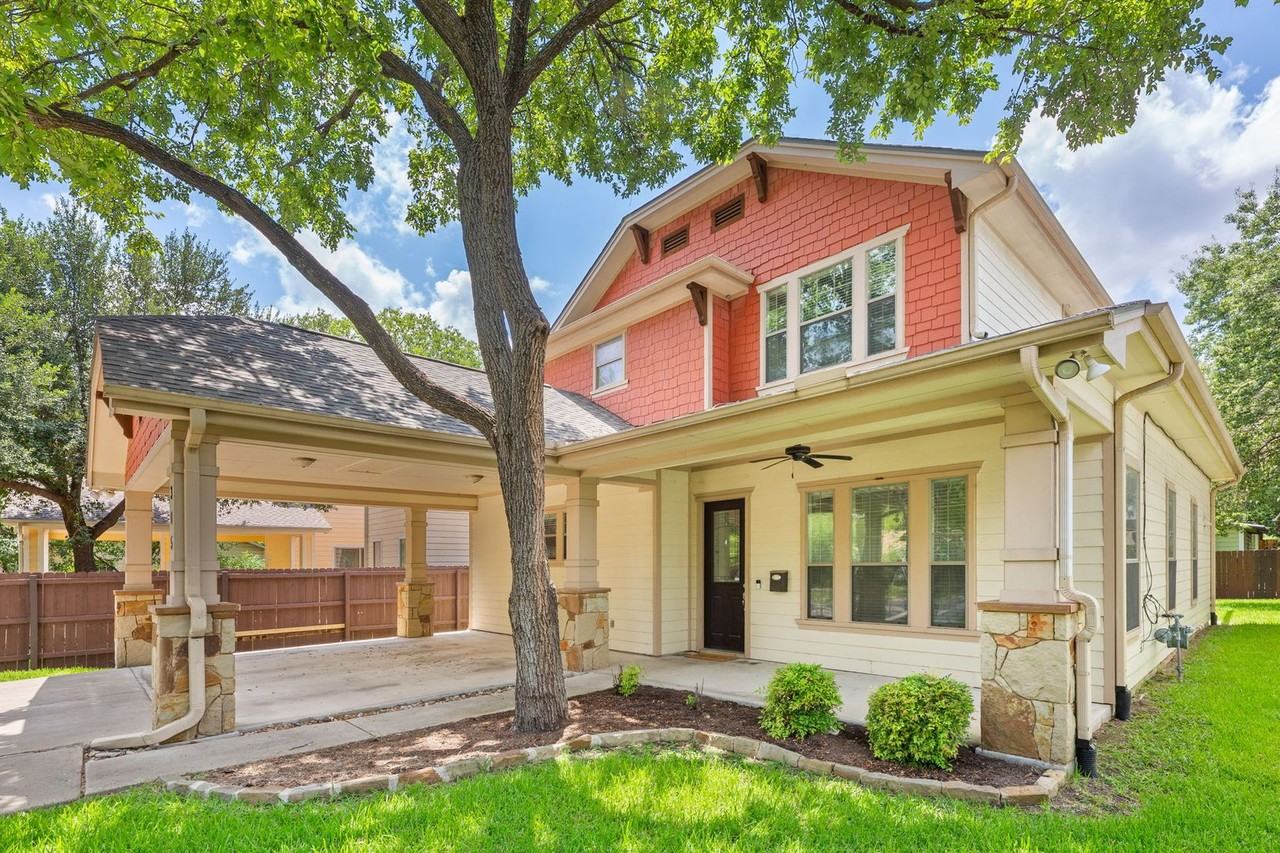 305 Zennia St - Photo 4 of 50