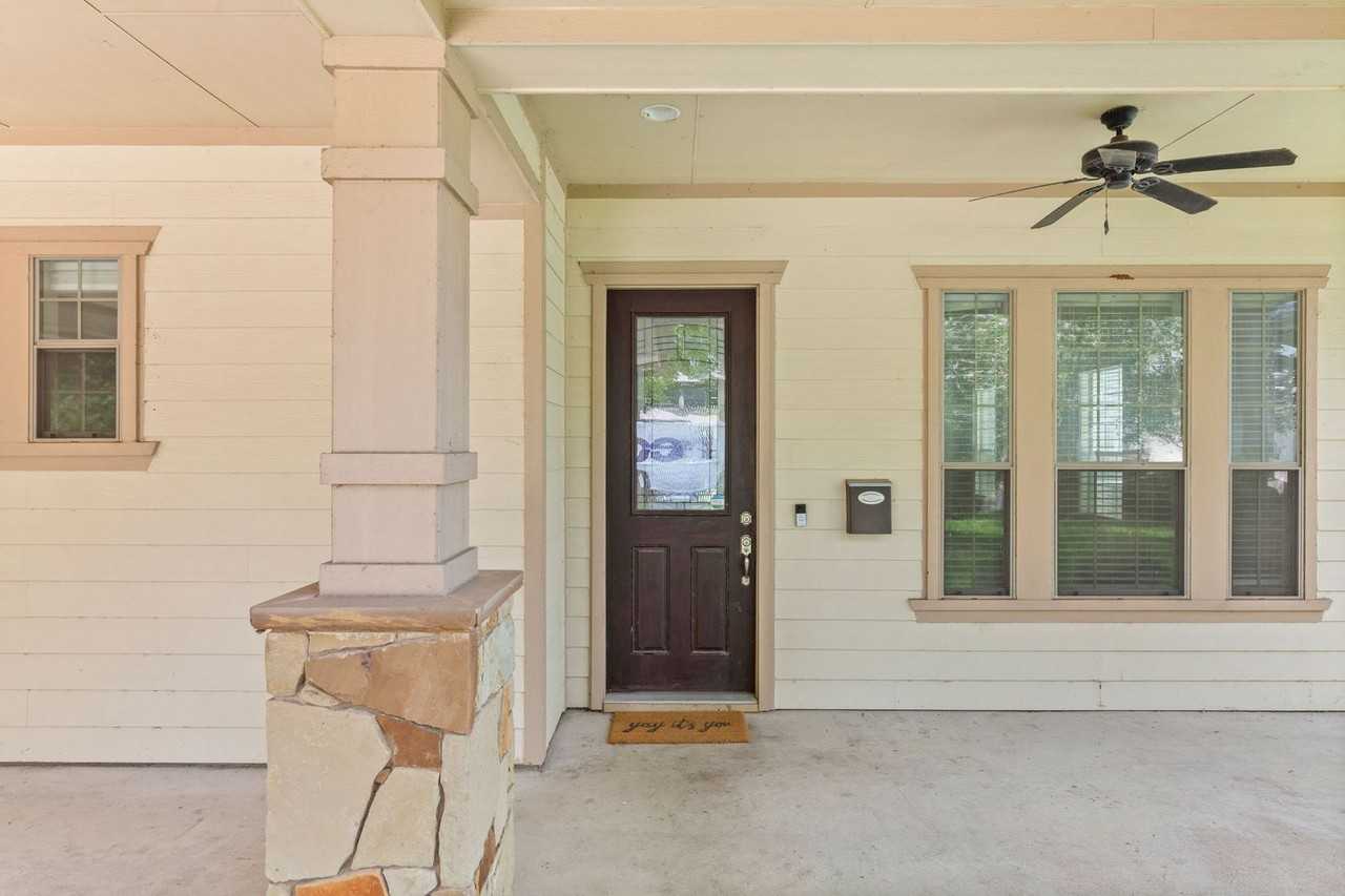 305 Zennia St - Photo 5 of 50