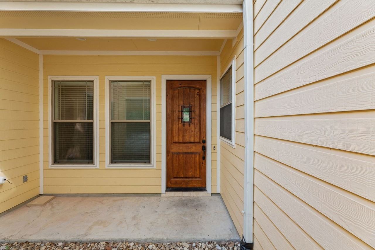 303 Zennia St - Photo 5 of 50