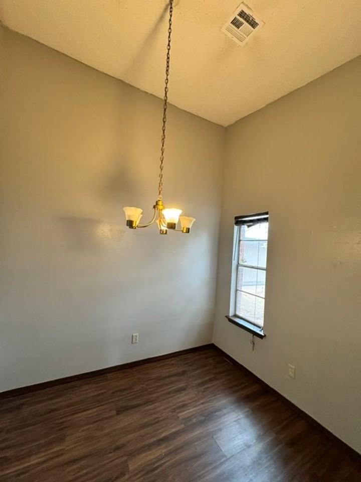 8231 S Klein Ave - Photo 4 of 13