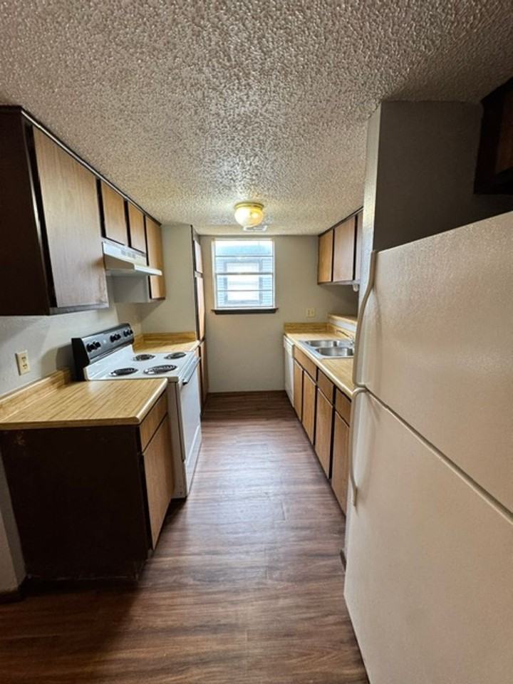 8231 S Klein Ave - Photo 5 of 13