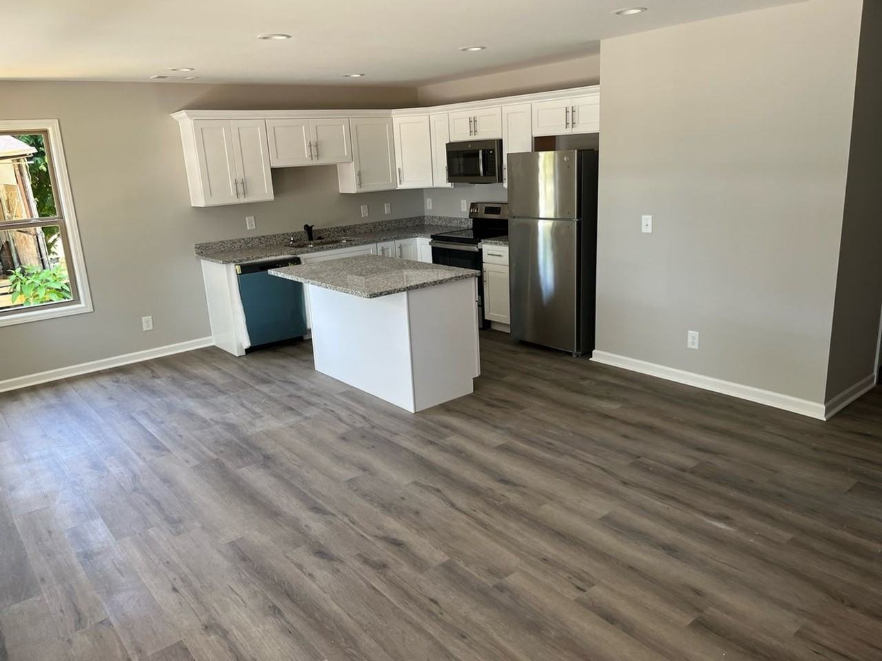 320 Randolph St - Photo 5 of 6