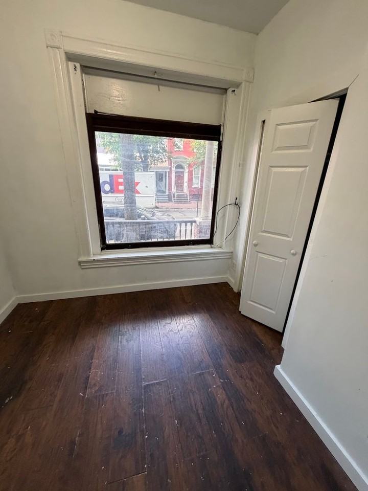 239 S 6th - Photo 4 of 19