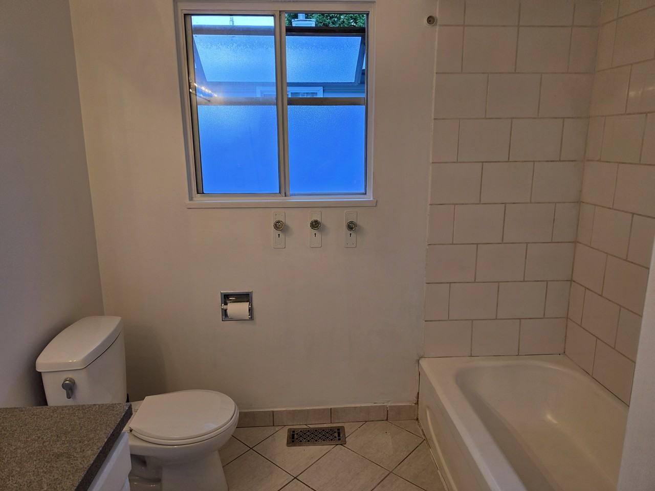 903 4th Street East - Photo 4 of 8