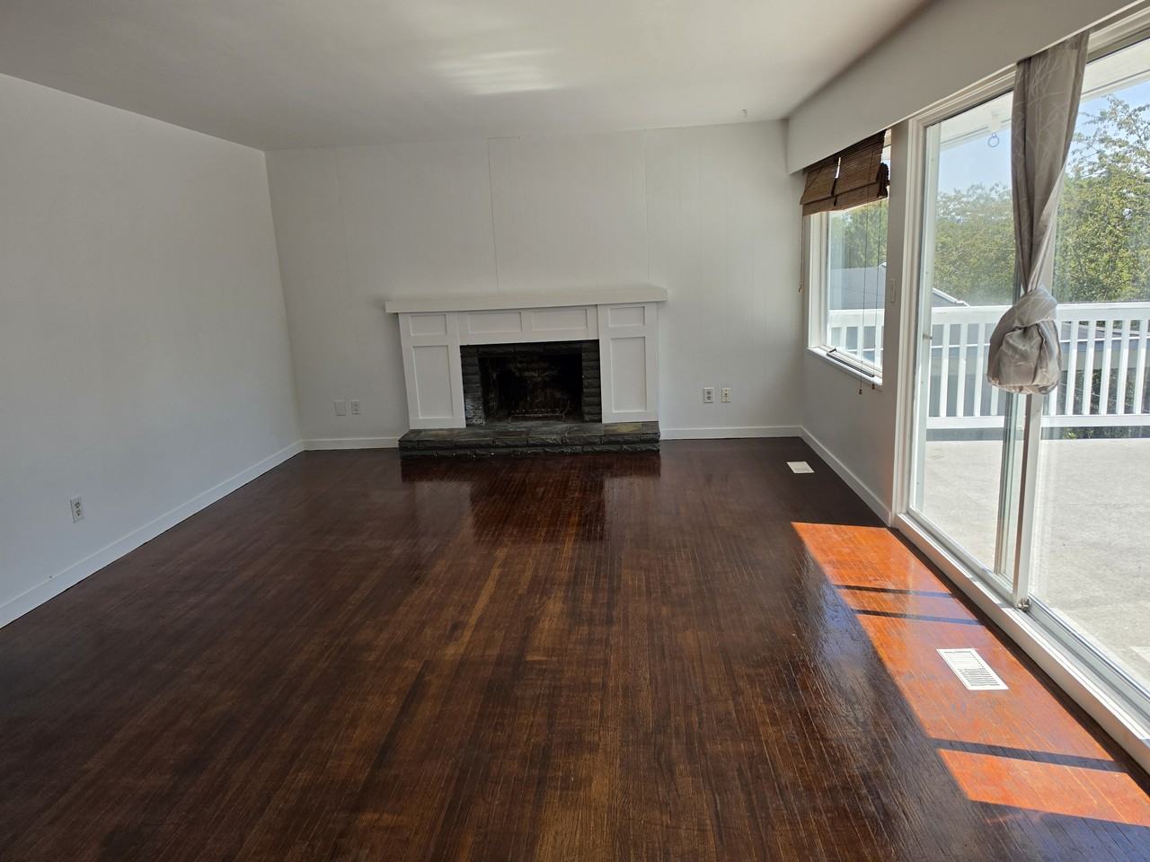 903 4th Street East - Photo 5 of 8