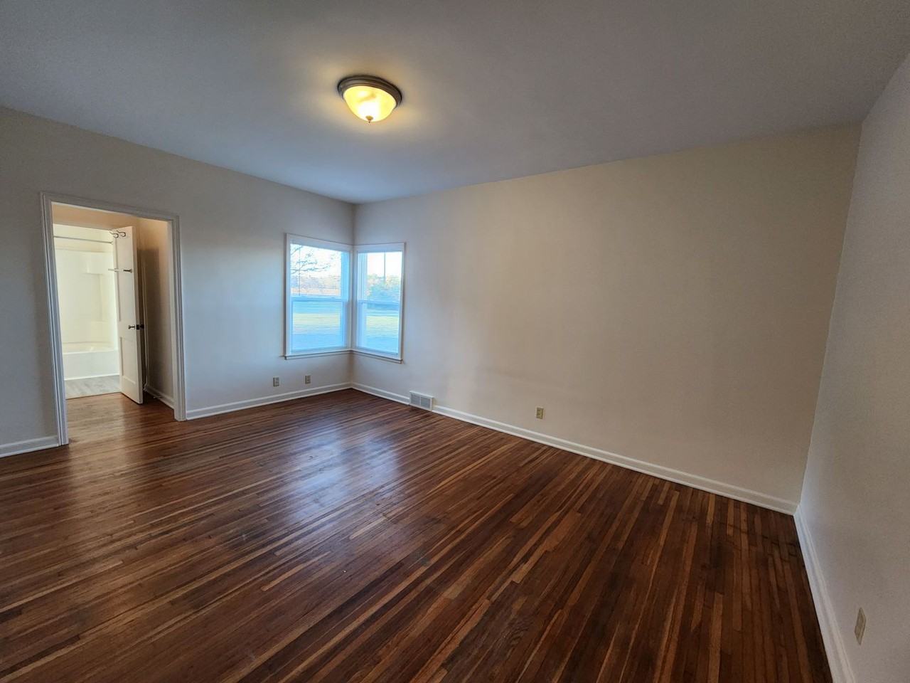 2056 S Mccullough Pl - Photo 2 of 11