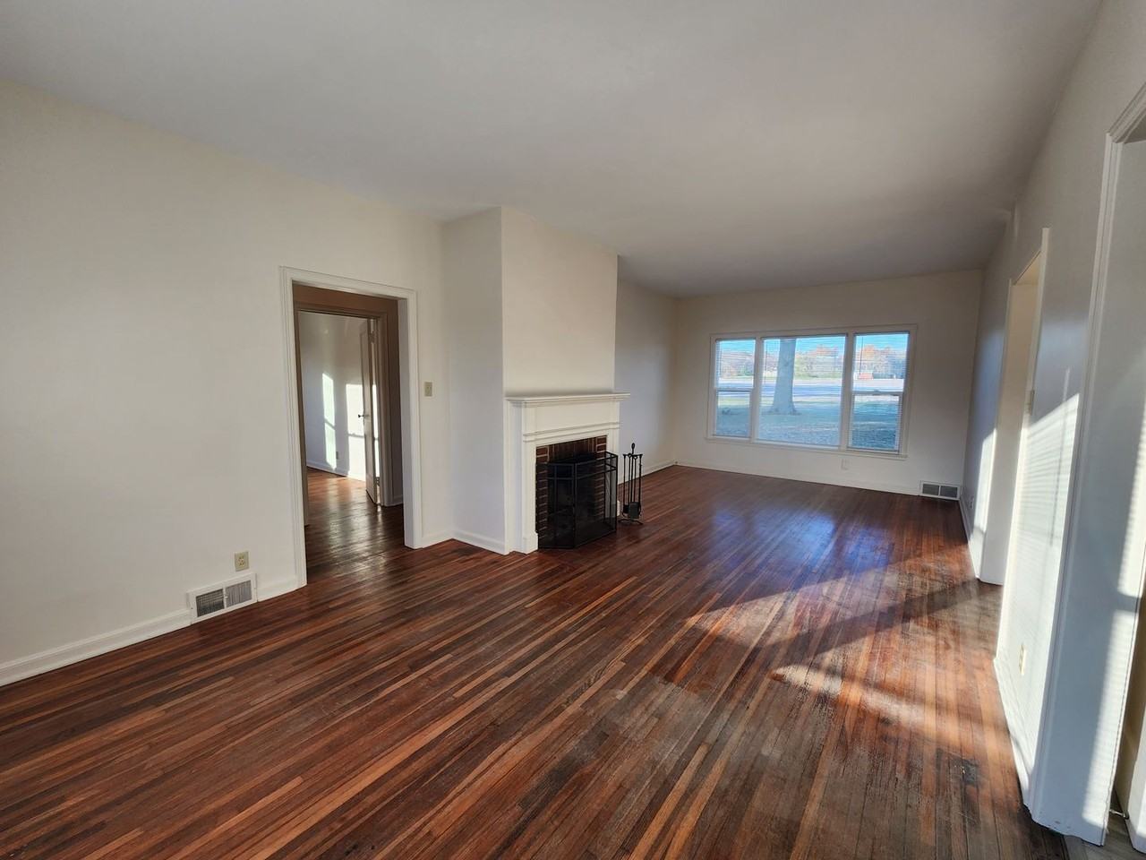 2056 S Mccullough Pl - Photo 7 of 11