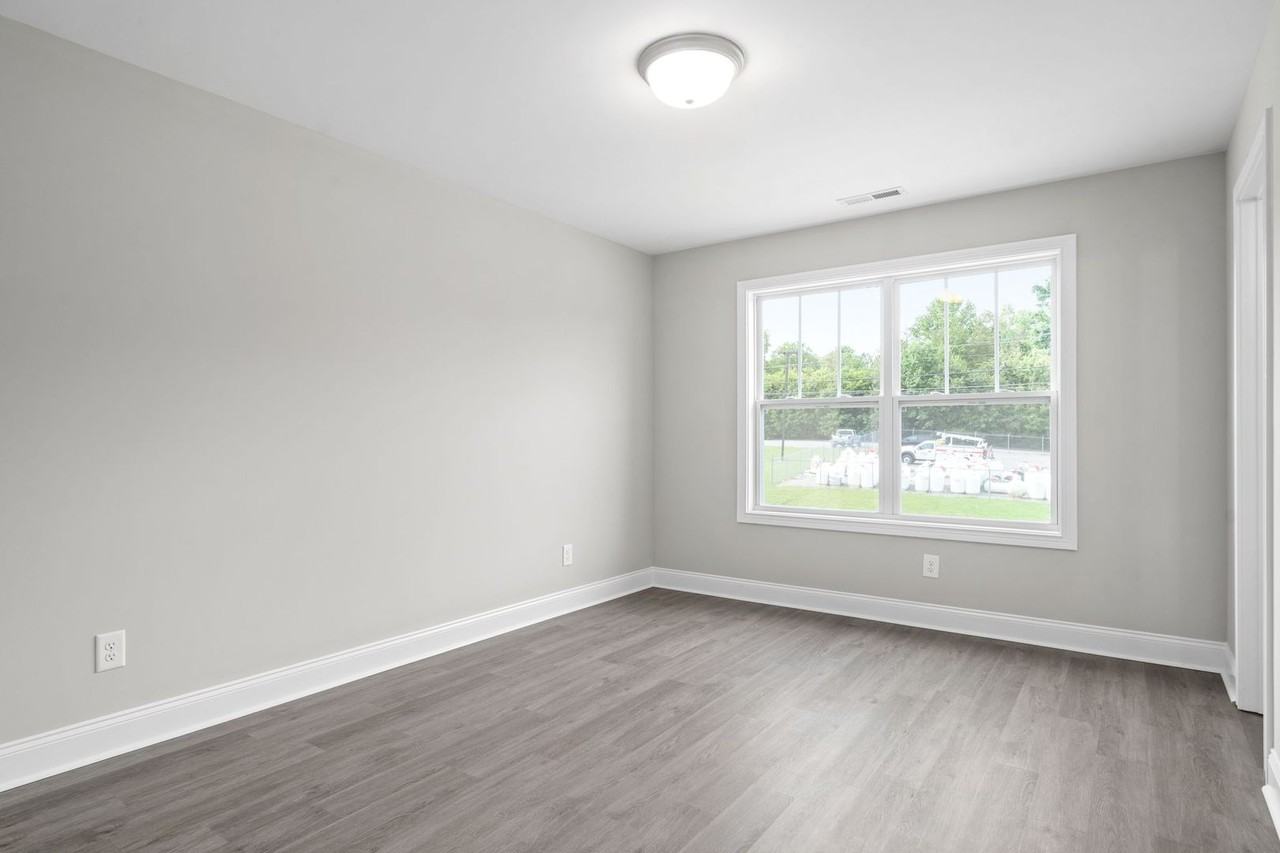 804 Lynes St - Photo 7 of 21