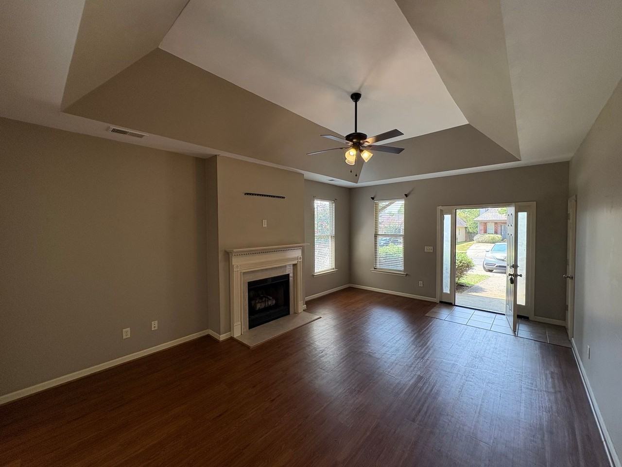 1044 Washington Dr - Photo 2 of 17