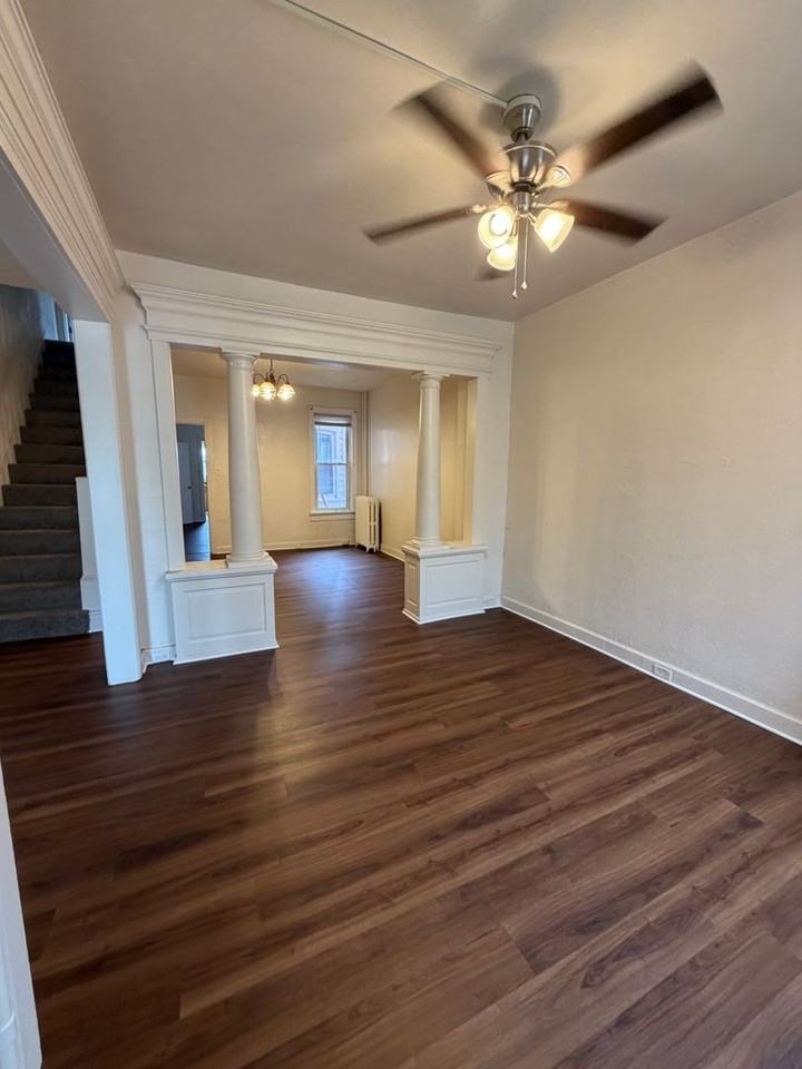 722 Manor St - Photo 2 of 18