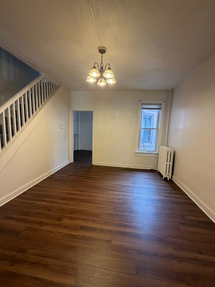 722 Manor St - Photo 3 of 18