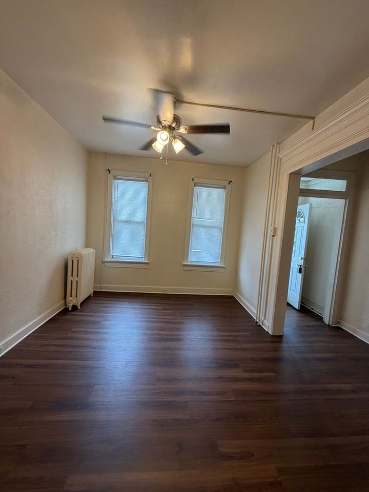 722 Manor St - Photo 4 of 18