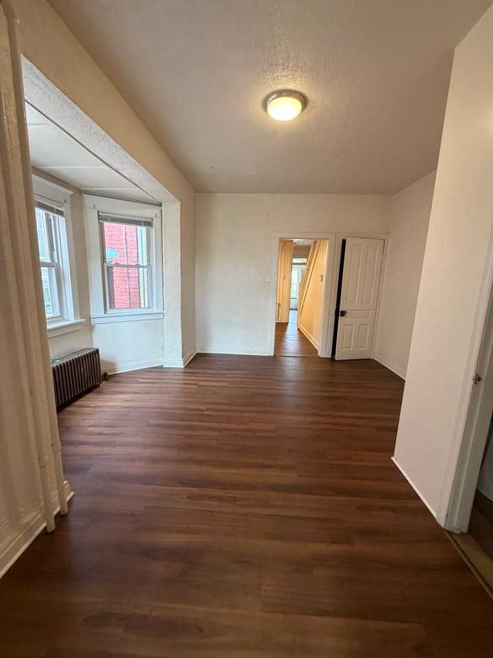 722 Manor St - Photo 7 of 18