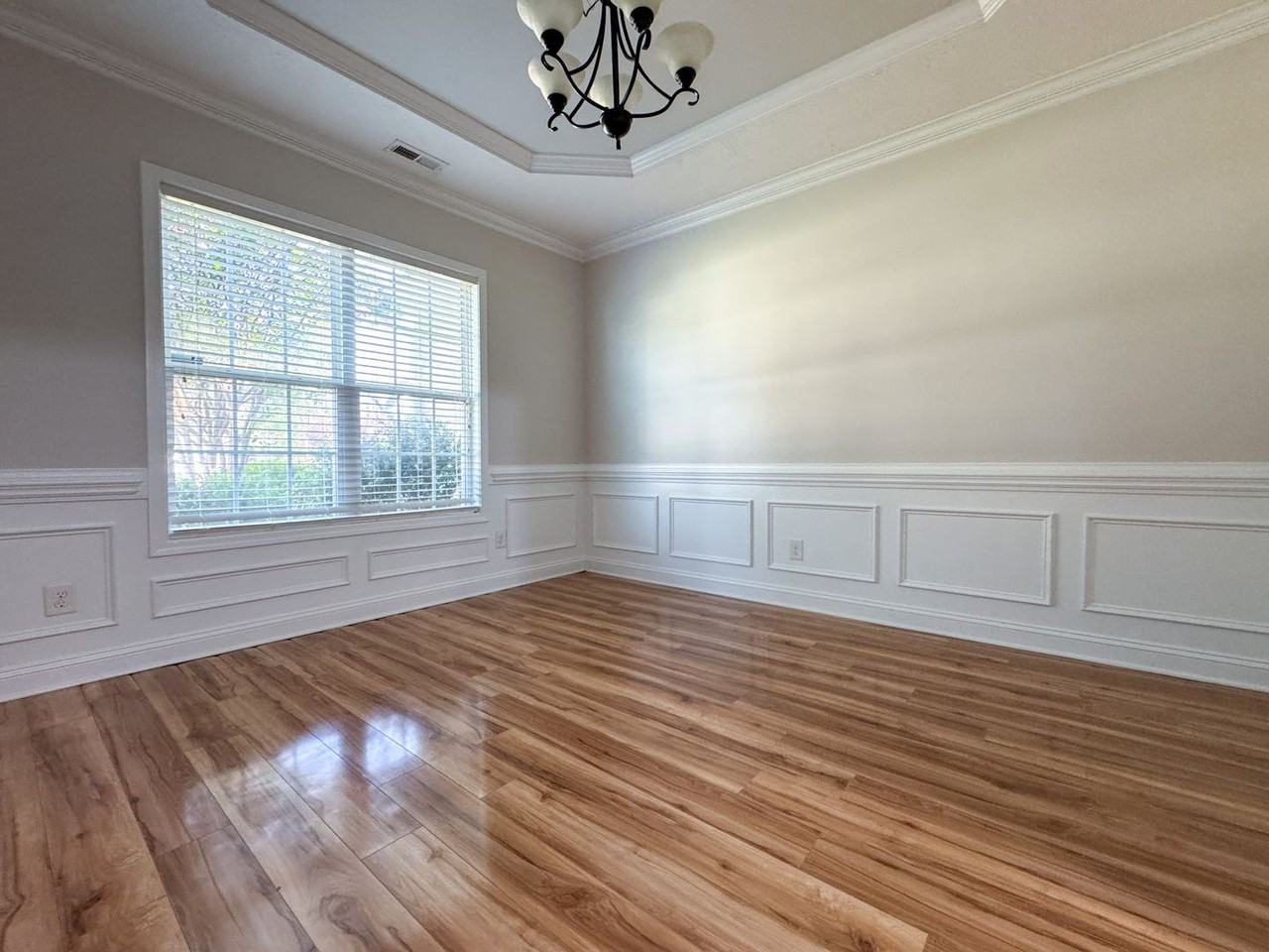 2423 Kimbolton Dr - Photo 3 of 33