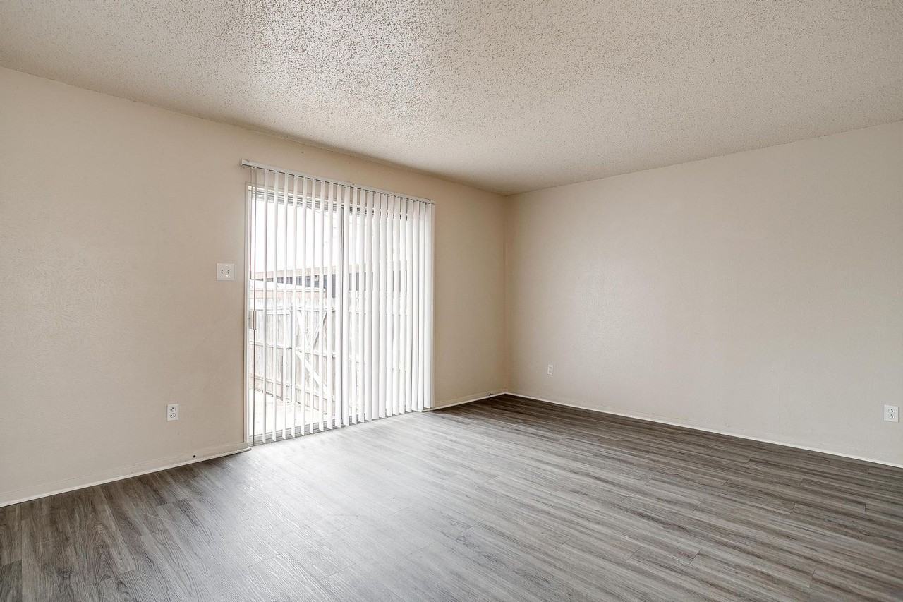 1623 Westridge Dr - Photo 2 of 19