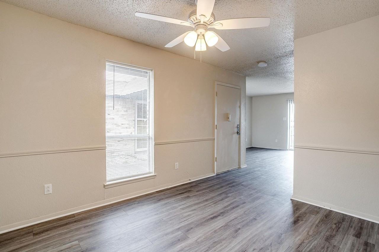 1623 Westridge Dr - Photo 4 of 19