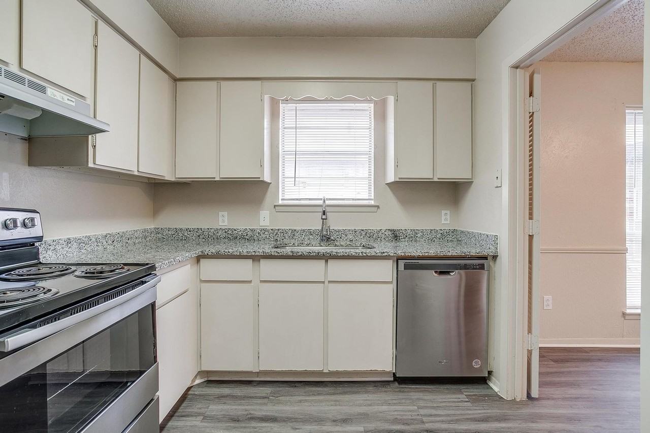 1623 Westridge Dr - Photo 6 of 19