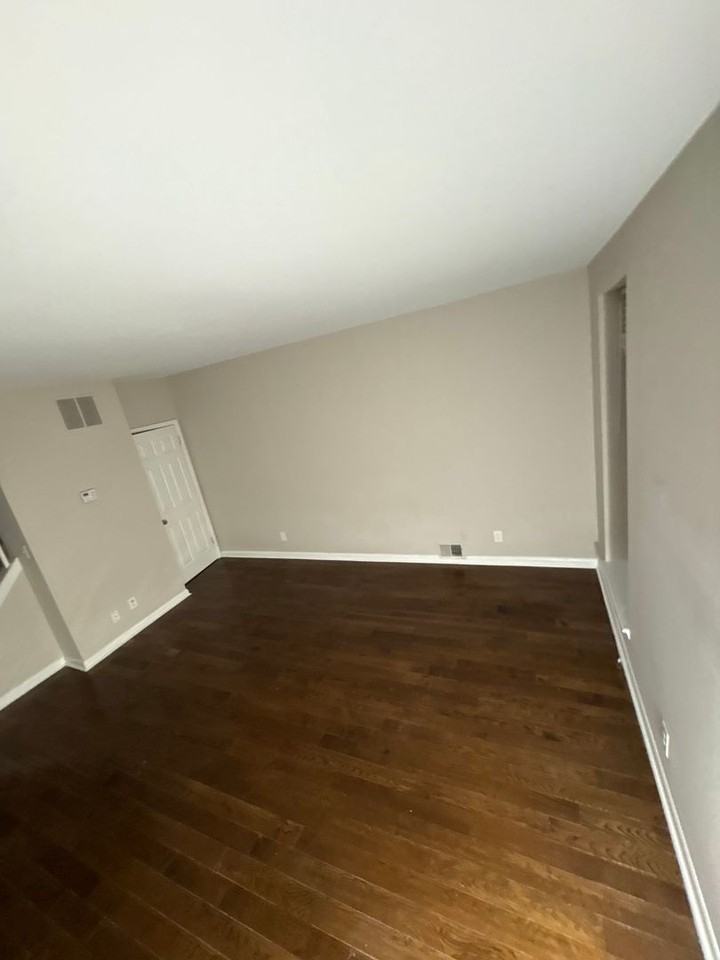 914 N Eden St - Photo 3 of 13