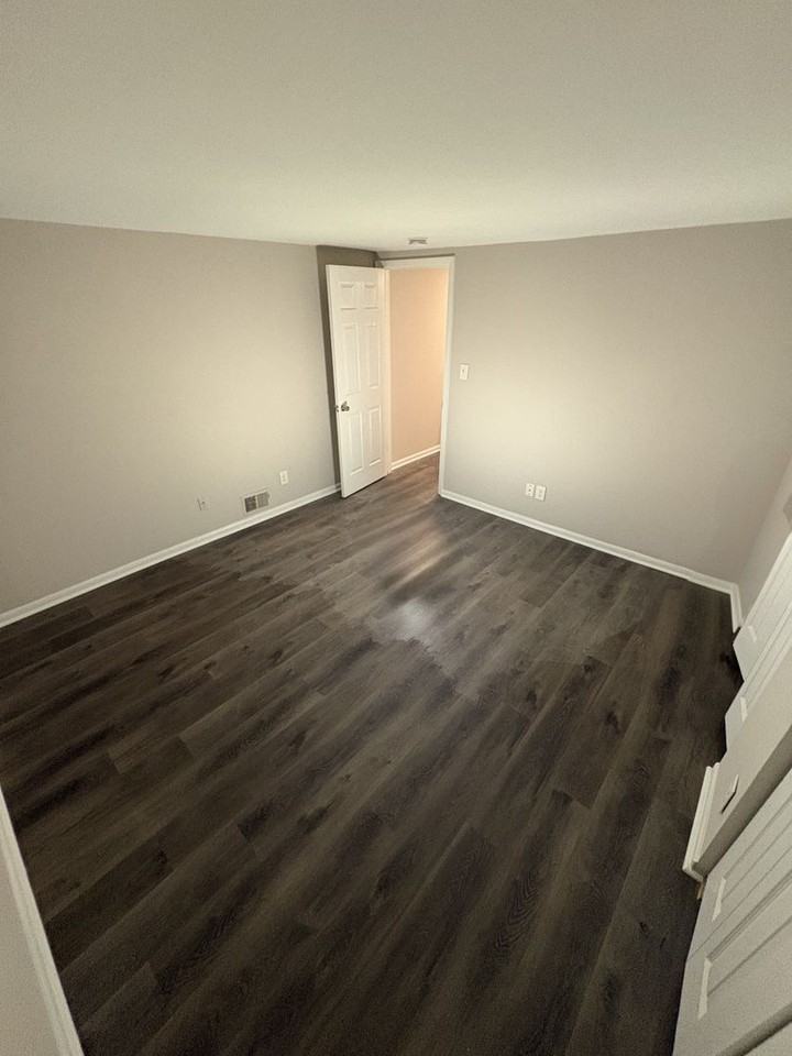 914 N Eden St - Photo 7 of 13