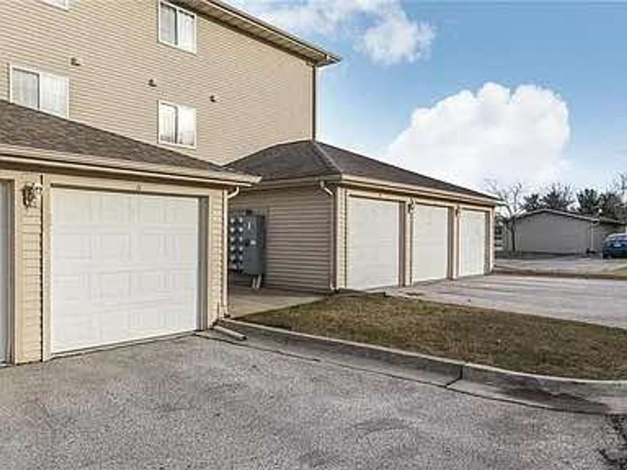 10121 Sutton Dr - Photo 2 of 16