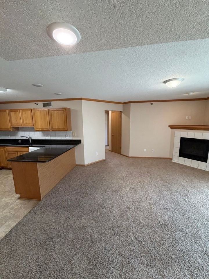 10121 Sutton Dr - Photo 3 of 16
