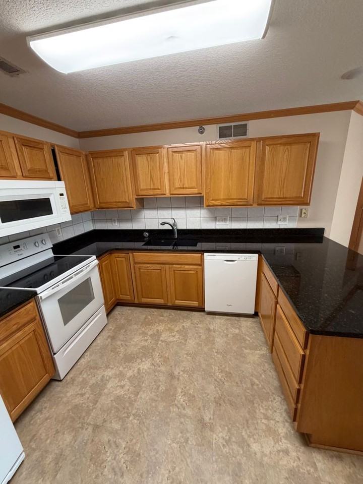10121 Sutton Dr - Photo 6 of 16