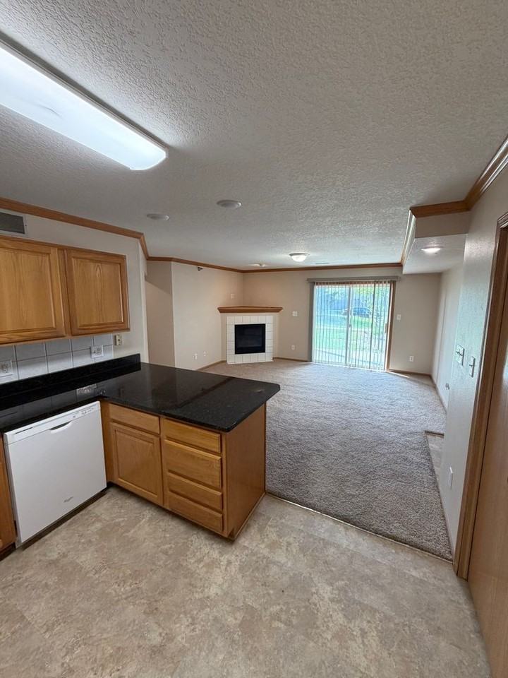 10121 Sutton Dr - Photo 7 of 16