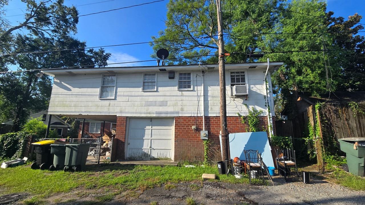 8 1/2 Columbus Dr - Photo 2 of 20