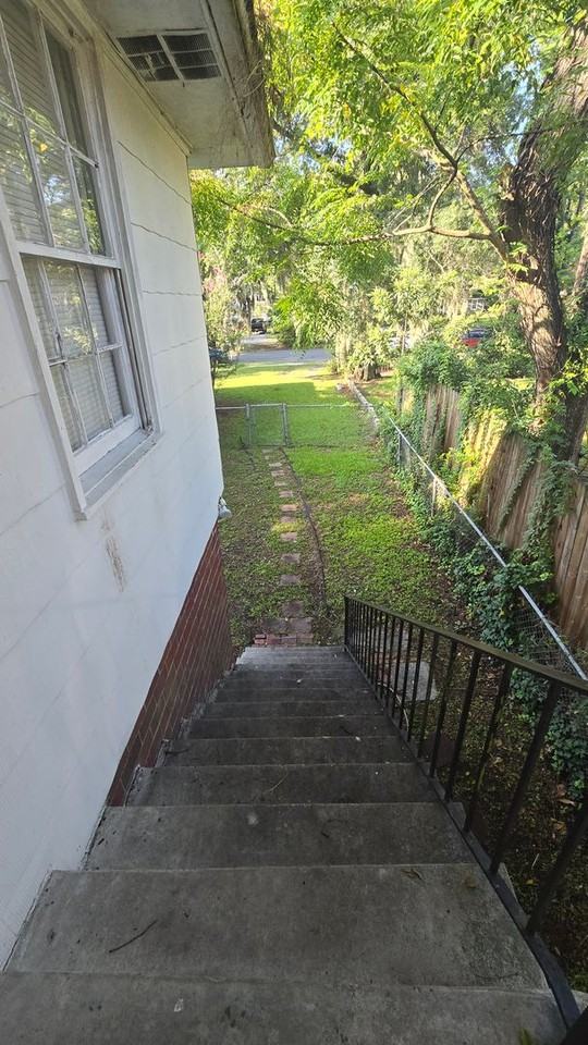 8 1/2 Columbus Dr - Photo 3 of 20