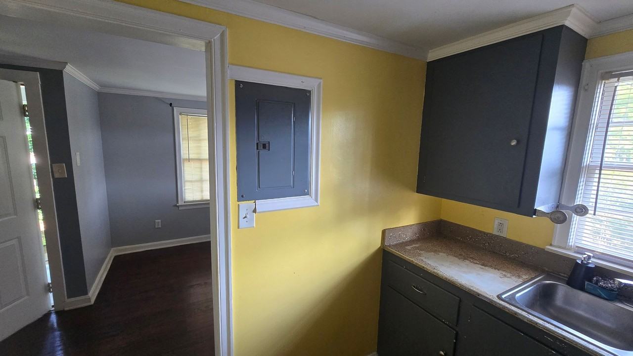 8 1/2 Columbus Dr - Photo 6 of 20
