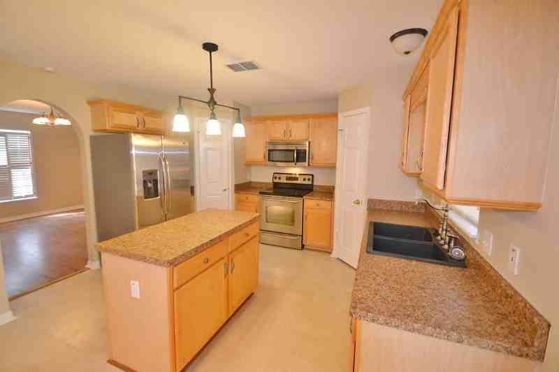 1025 Jayhil Dr - Photo 3 of 16