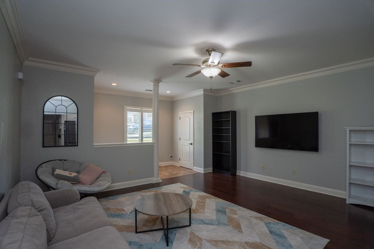 12907 Arthur Ln - Photo 3 of 43