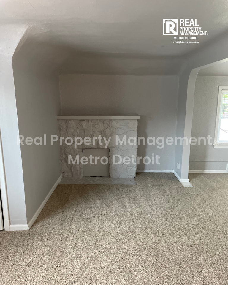 103 S Jessie St - Photo 4 of 14