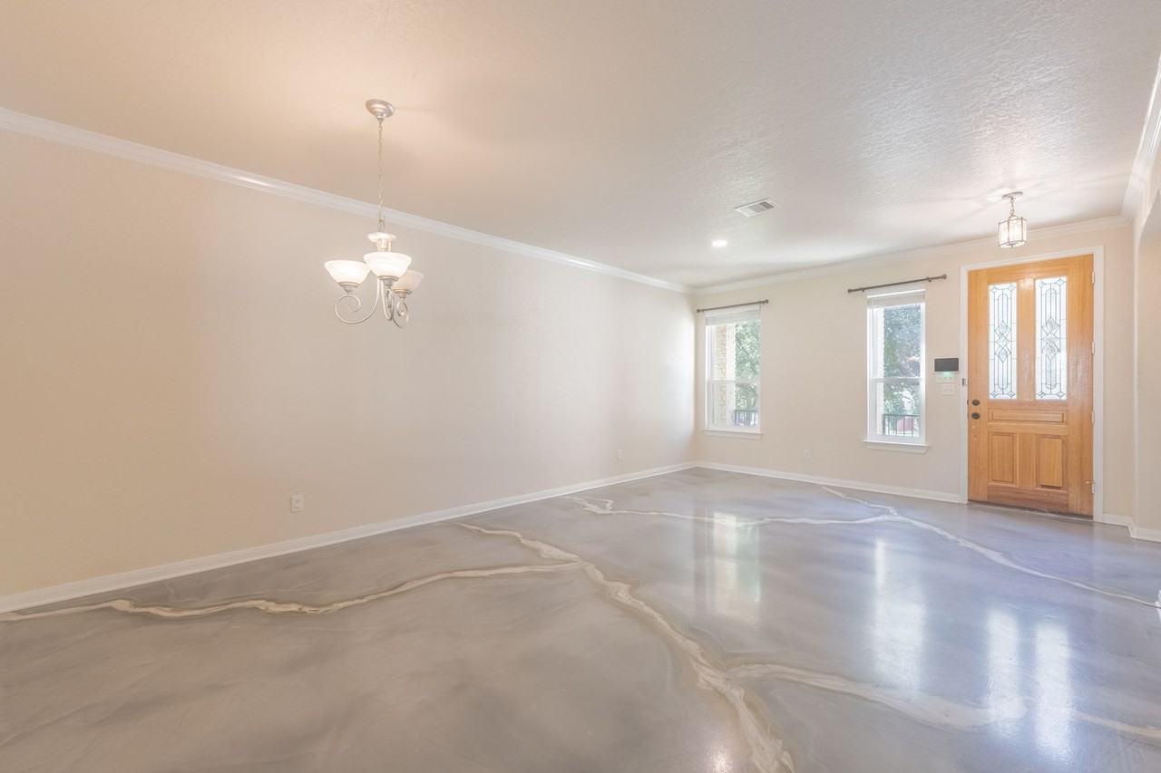 137 Springtree Shadow - Photo 4 of 30