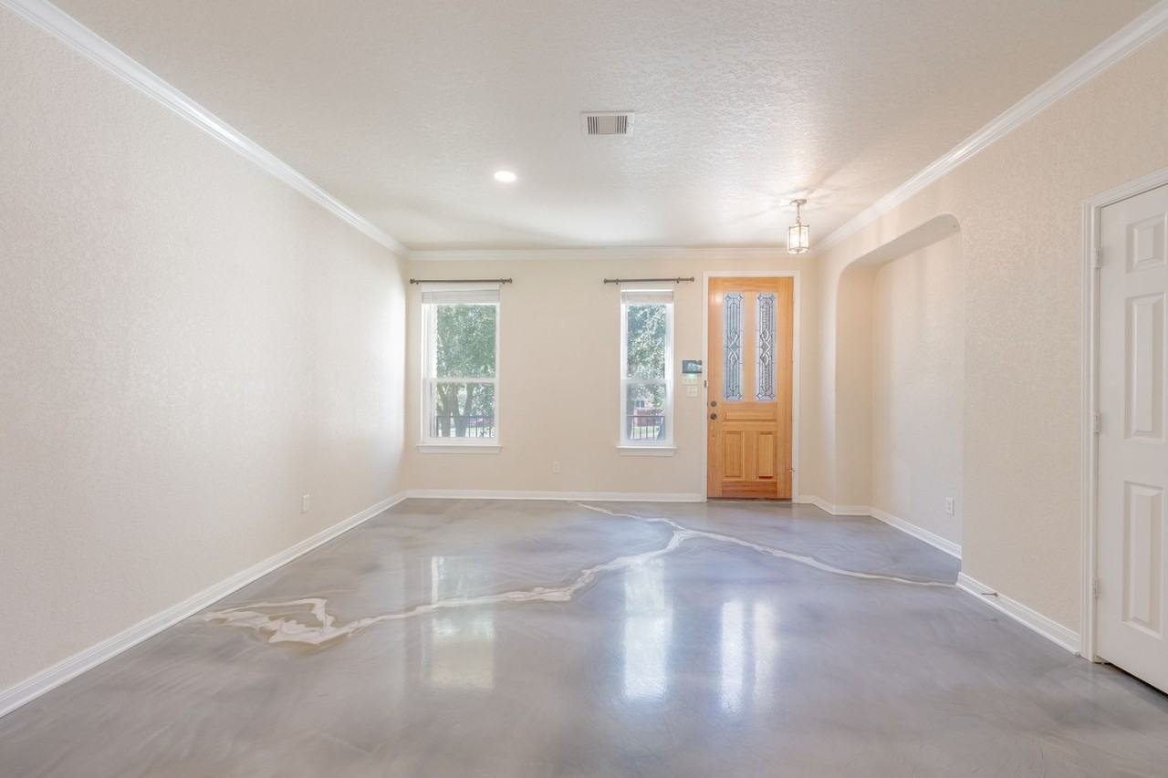 137 Springtree Shadow - Photo 5 of 30