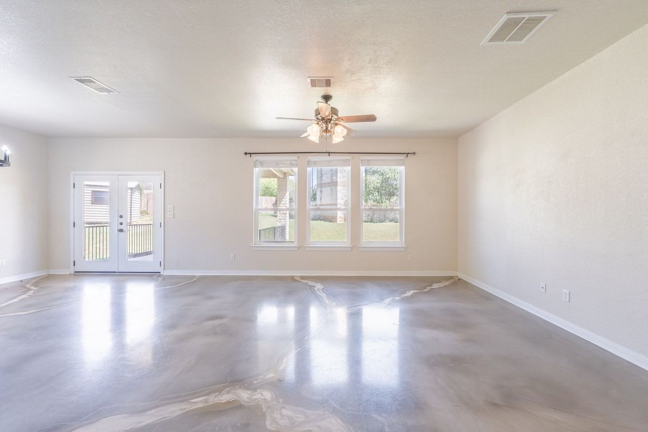 137 Springtree Shadow - Photo 7 of 30