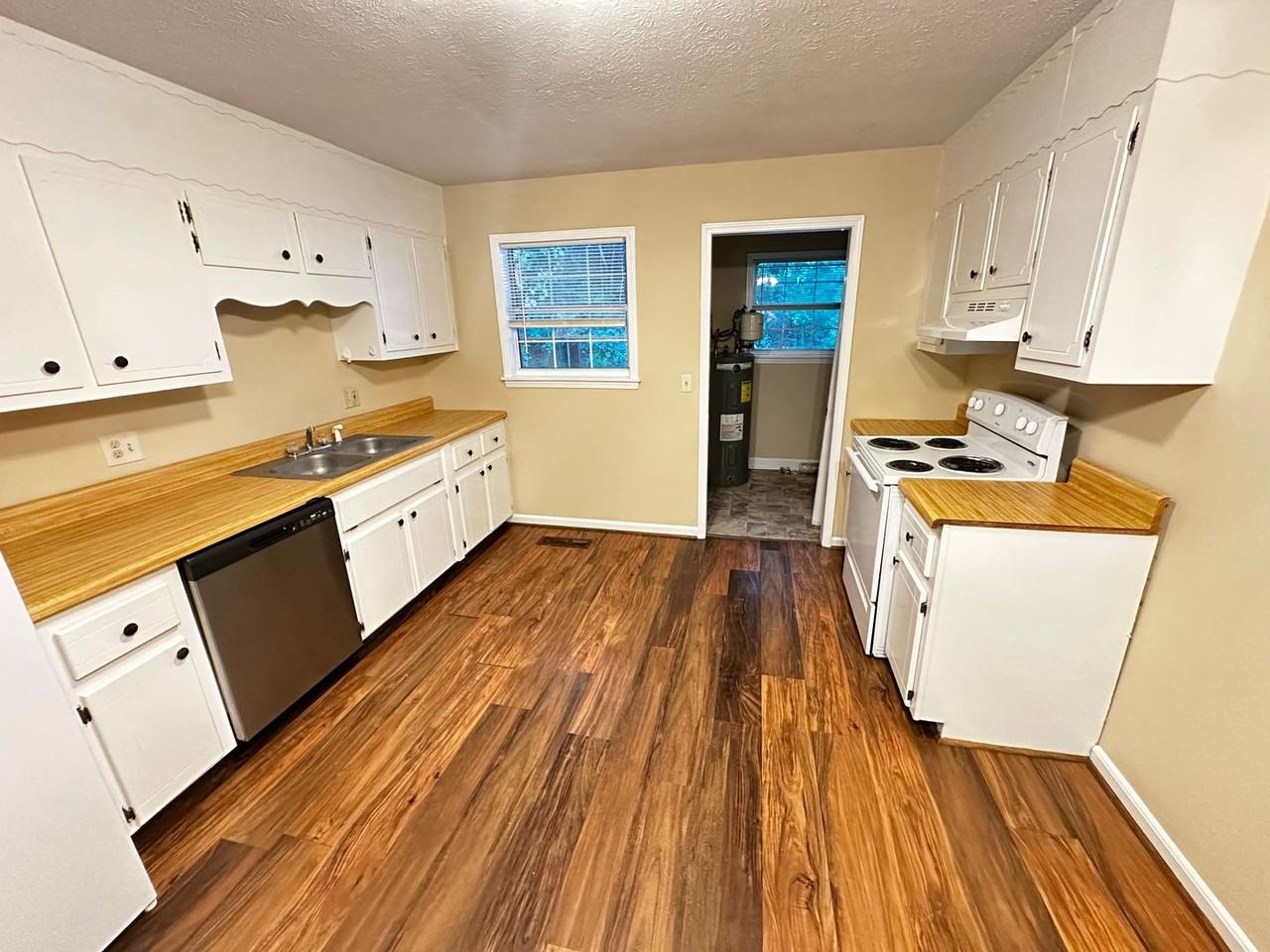 3038 Callier Springs Rd Se - Photo 2 of 9