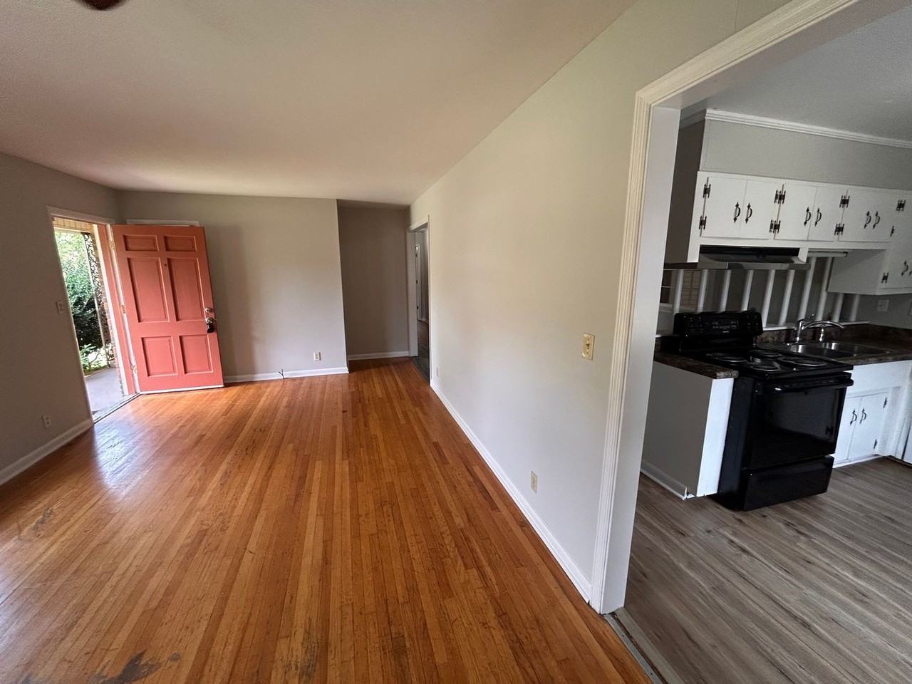 3214 Lewisburg Dr Nw - Photo 3 of 15