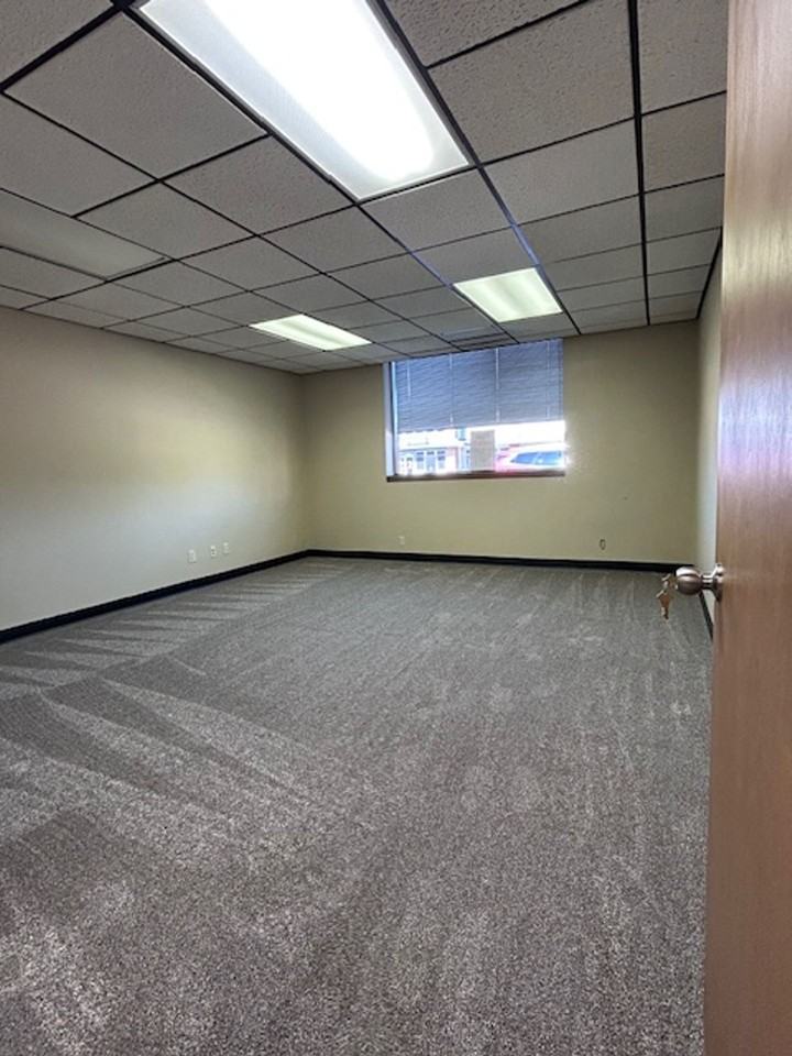 1202 State St - Photo 5 of 15