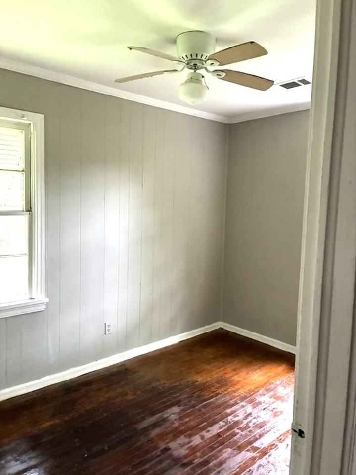3902 N Linden Dr - Photo 3 of 6