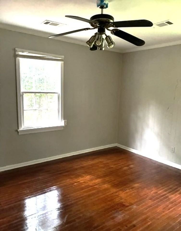 3902 N Linden Dr - Photo 4 of 6