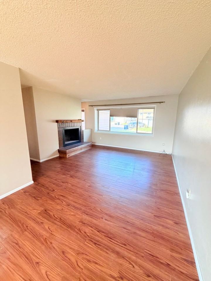 433 Beaverhead Ct - Photo 2 of 15