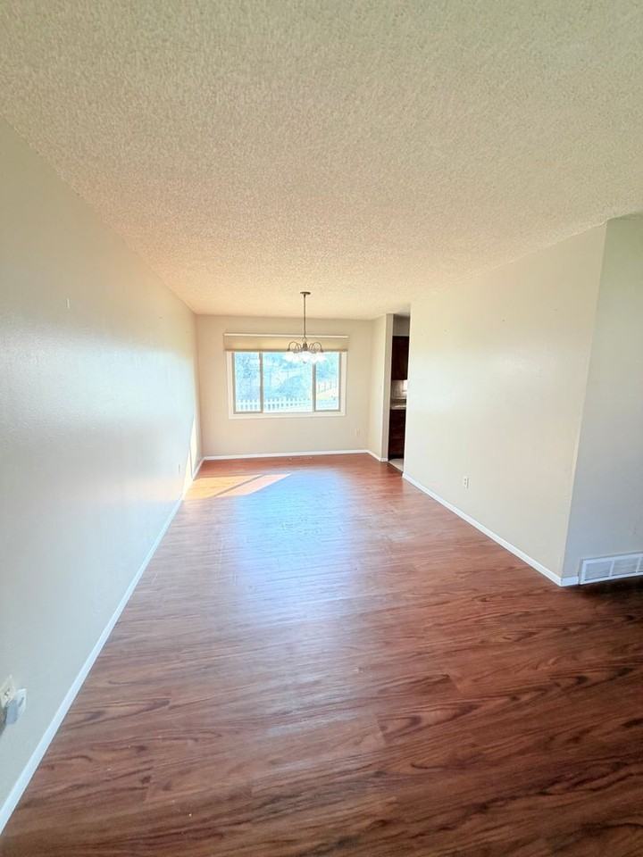 433 Beaverhead Ct - Photo 3 of 15