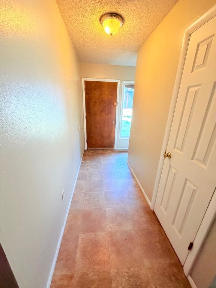 433 Beaverhead Ct - Photo 7 of 15
