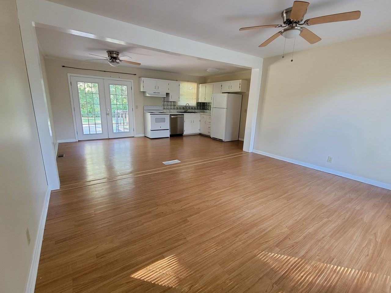 350 Ladybird Dr - Photo 3 of 12