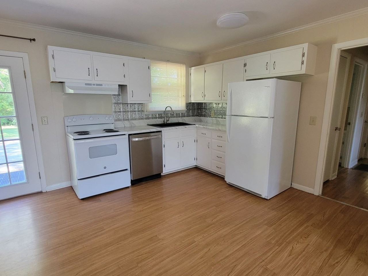 350 Ladybird Dr - Photo 5 of 12