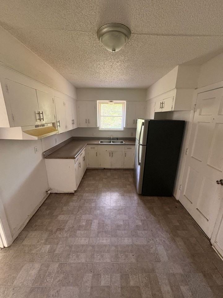 605 Seneca Trl - Photo 4 of 8